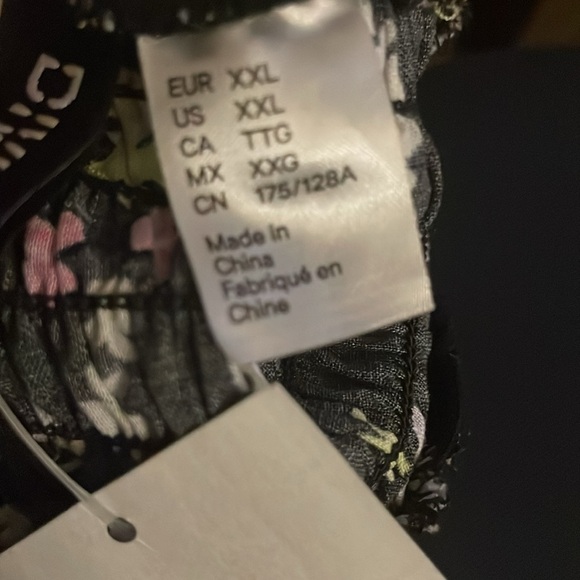 💕SALE 4 for $10💕 H&M Floral Off-Shoulder Crop 🔝 - Picture 5 of 5